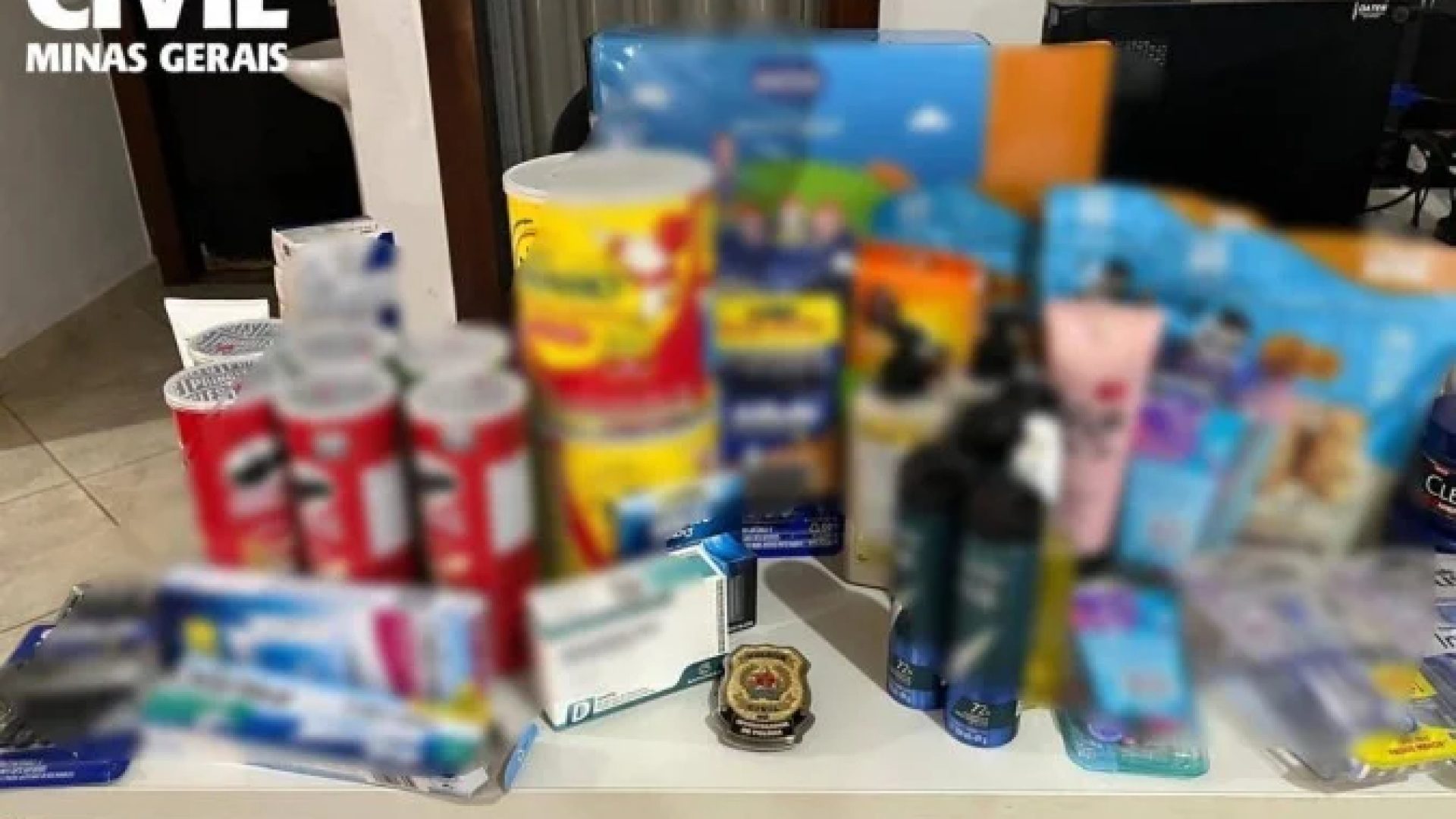 Mulher é presa ao usar comprovantes falsos de Pix para compras em Lagoa da Prata (MG) -  (crédito: PCMG/Reprodução)