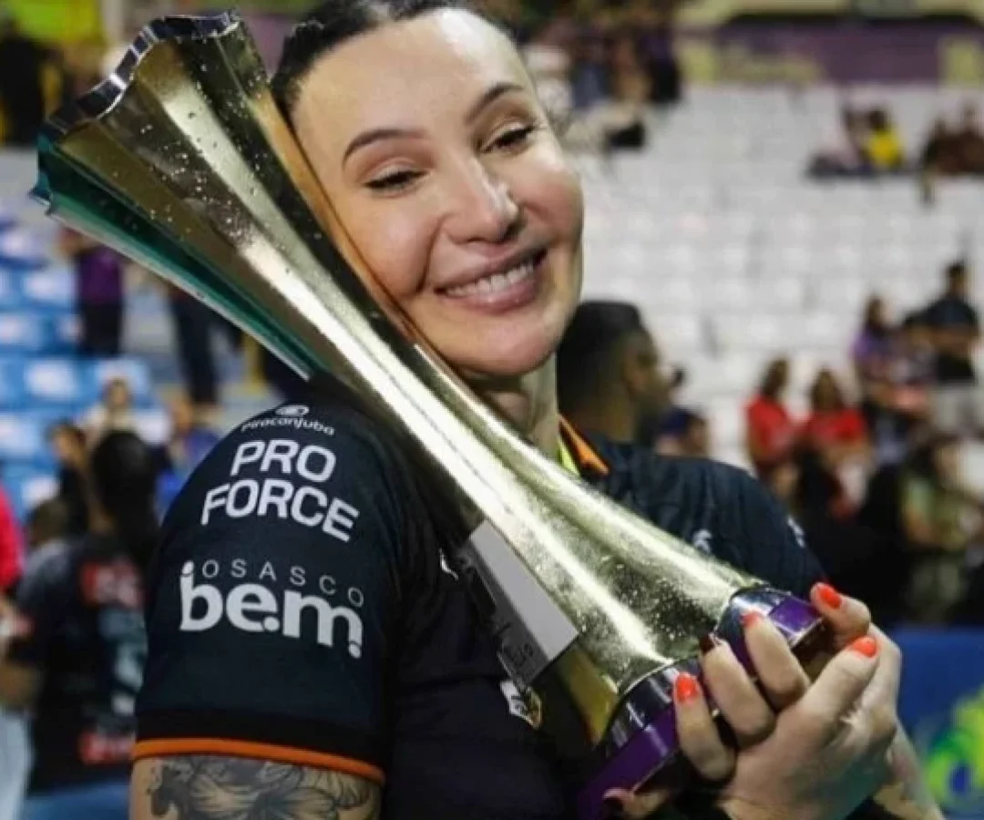 Tiffany Abreu se posiciona sobre decisão do COI: