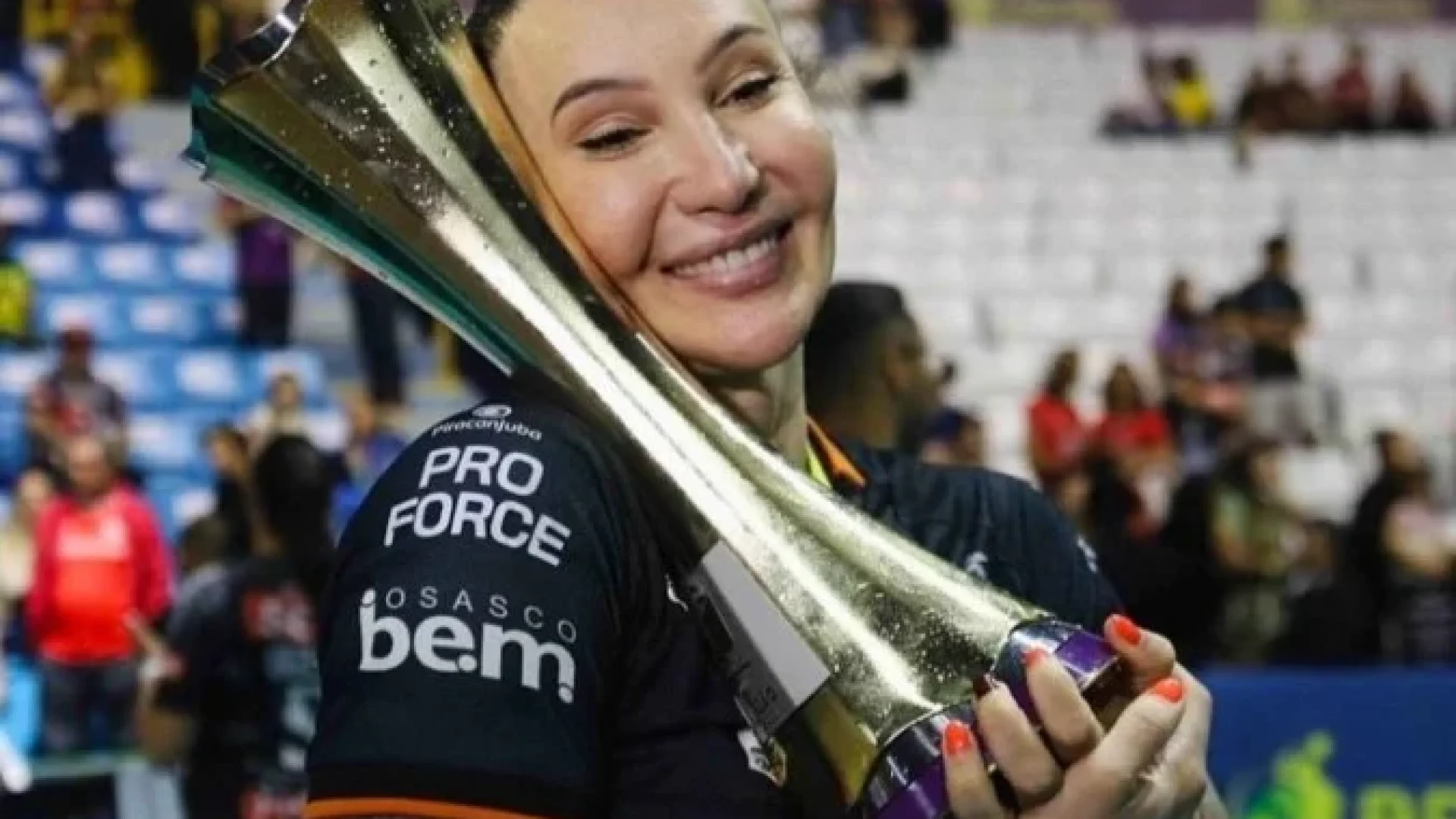 Tiffany Abreu se posiciona sobre decisão do COI: