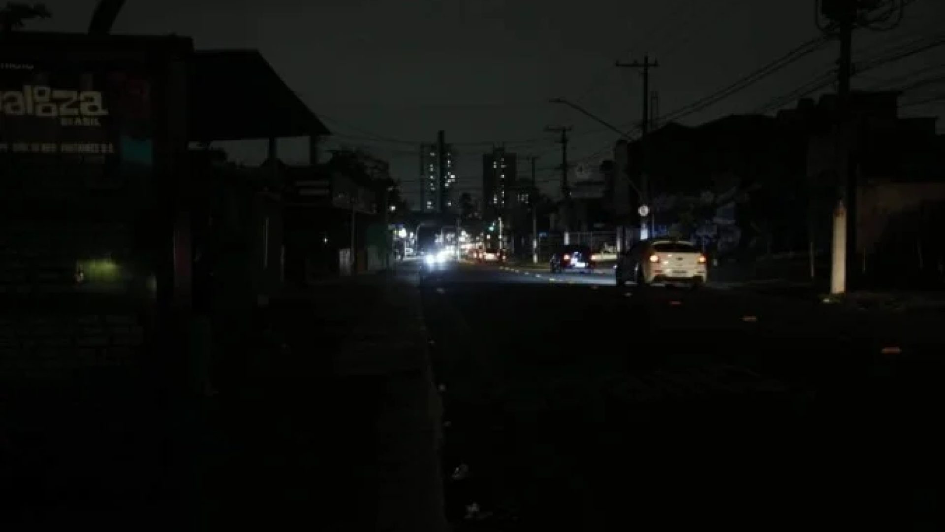 Parte de São Paulo, de São Bernardo do Campo e de Diadema continuam às escuras desde sexta-feira -  (crédito: Paulo Pinto/Agência Brasil)