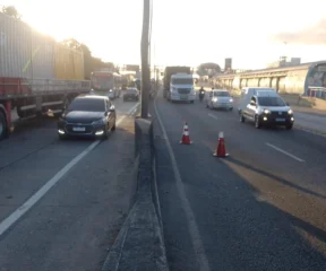 Parte da Avenida Brasil ainda permanece fechada -  (crédito: Divulgação/PMRJ)