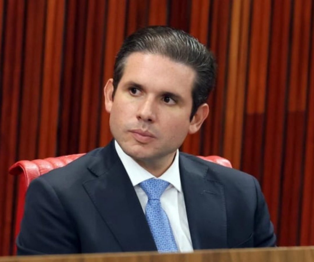 Funcionária fantasma em gabinete de Motta acumulou salário na Câmara com o de médica em prefeituras