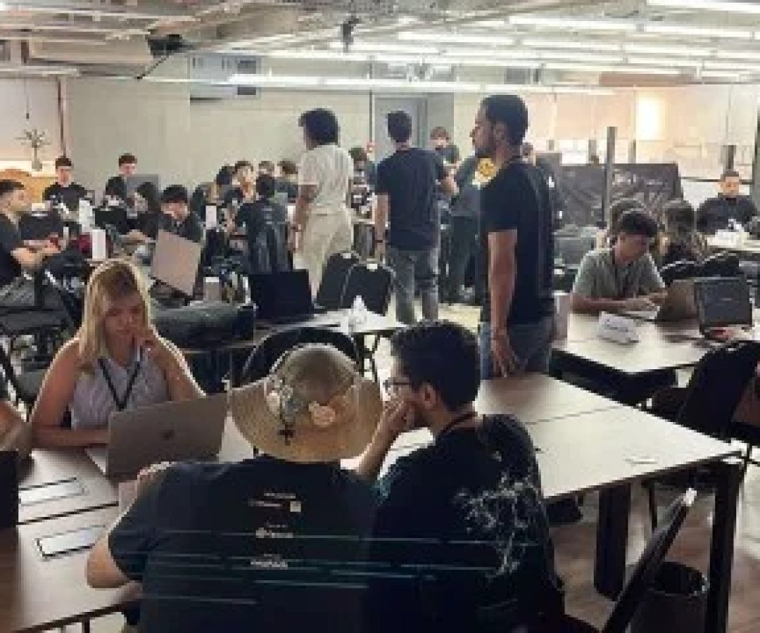 Hackathon Devs de Impacto premia desenvolvedores de soluções com I.A. para desafios sociais -  (crédito: ApplyBrasil e iMasters./Divulgação)
