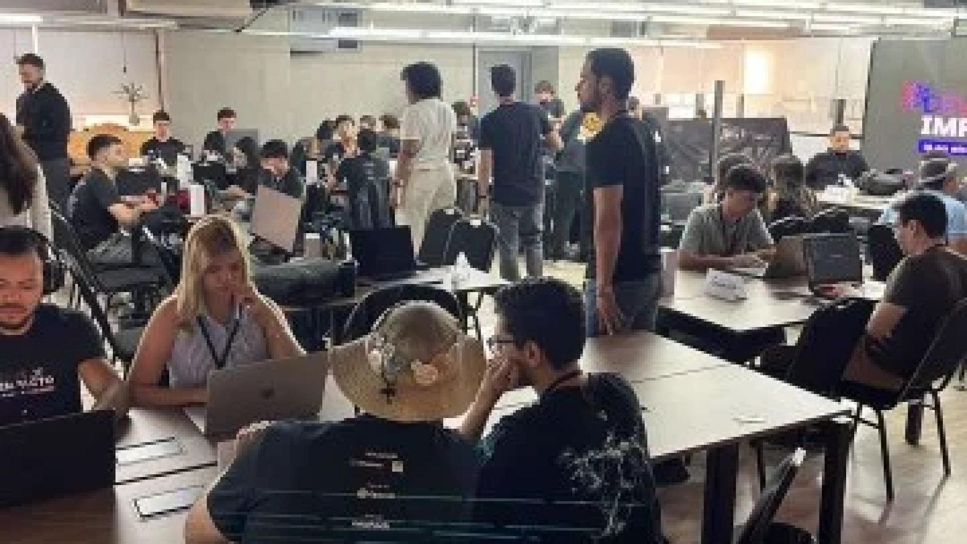 Hackathon Devs de Impacto premia desenvolvedores de soluções com I.A. para desafios sociais -  (crédito: ApplyBrasil e iMasters./Divulgação)