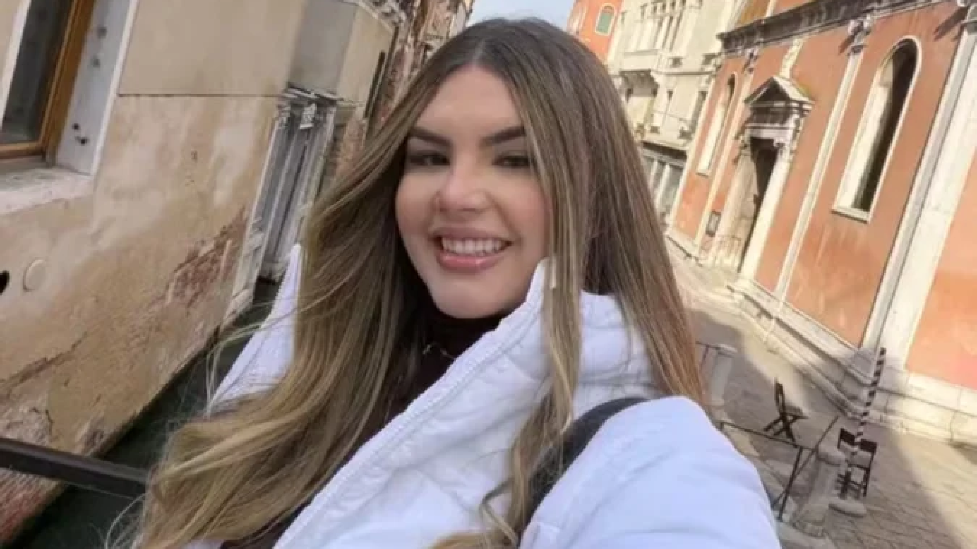 O corpo de Julia foi encontrado às 19h por vizinhas que entraram no apartamento. De acordo com o Promotor do caso, Osvaldo Zaracho, houve ferimentos no pescoço da vítima  -  (crédito: Reprodução: Redes Sociais)