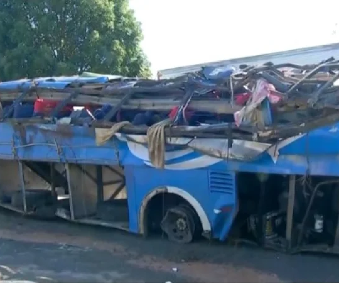 Segundo as informações da Secretaria de Segurança Pública de São Paulo (SSP-SP), o ônibus saiu de Maranhão com destino a Santa Catarina -  (crédito: Reprodução/TV Globo)