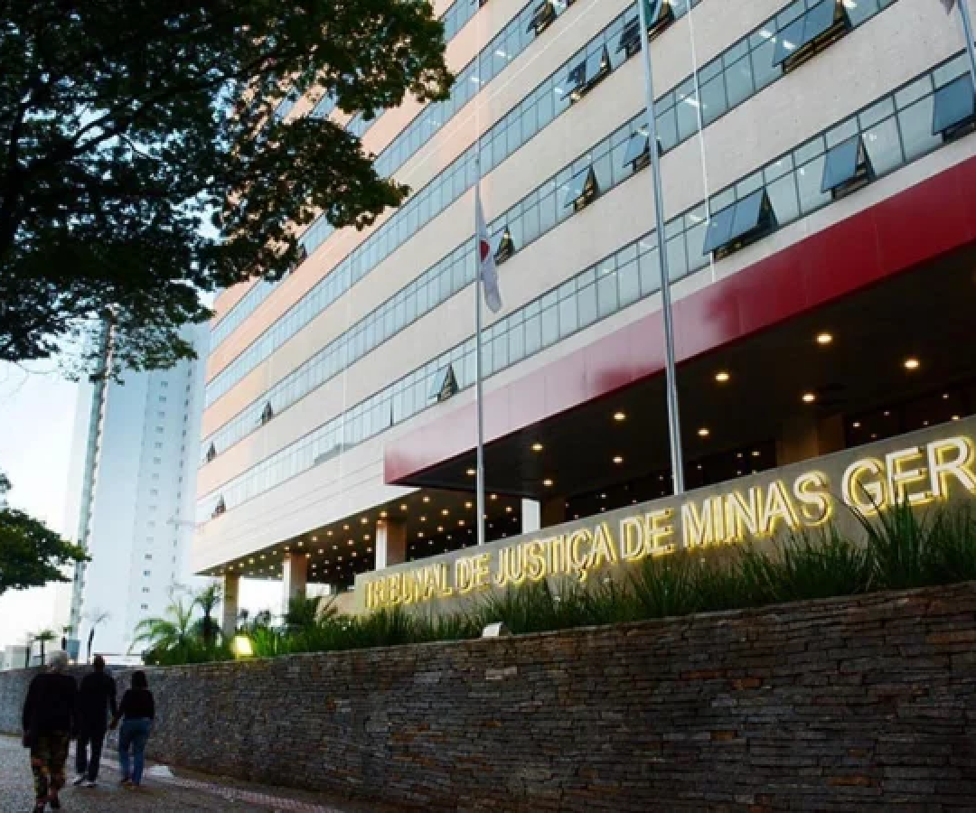 Texto manteve a versão original do trecho e a modificada por ferramenta de IA não identificada  -  (crédito: Rosana Magri/TJMG)