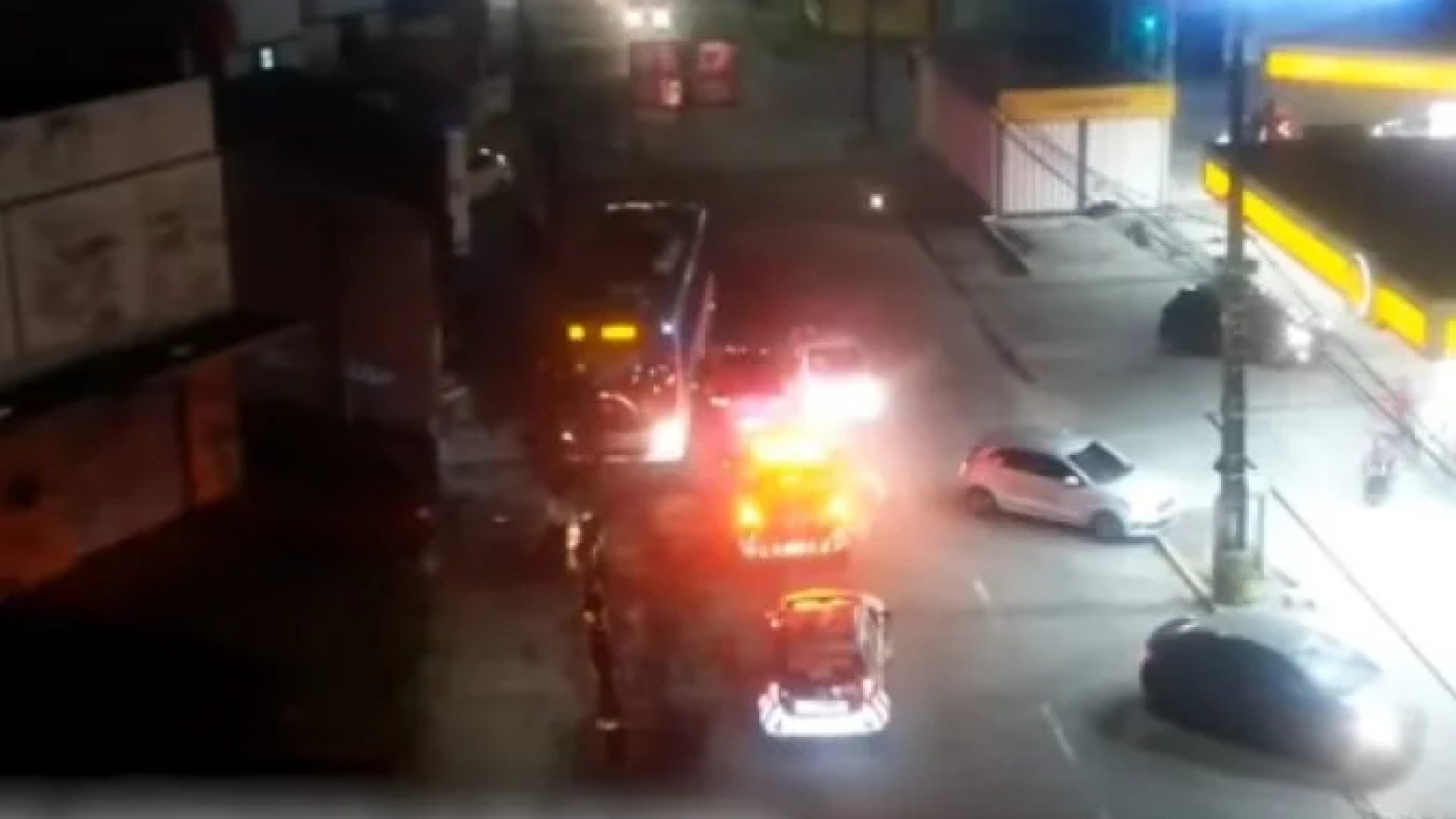 Duas irmãs, de 11 e 14 anos, pularam de um carro em movimento para fugir do padrasto após ele agredir a mãe delas, na noite de sexta-feira (6), na Região Metropolitana de Fortaleza -  (crédito: Divulgação/PMCE)