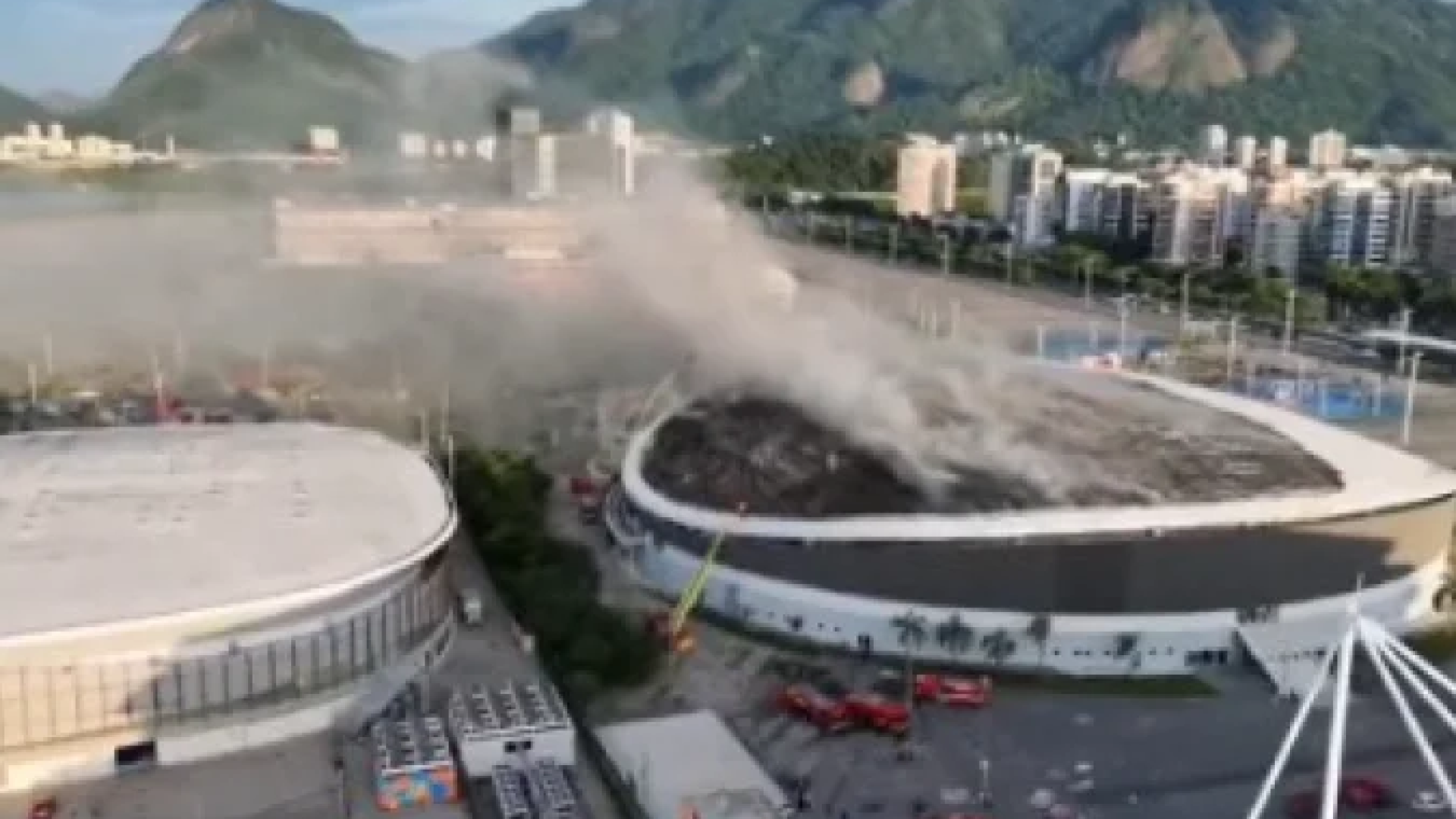 Vídeo divulgado pelo Centro de Operações Rio mostram as chamas já controladas -  (crédito: Reprodução/X/@OperacoesRio)