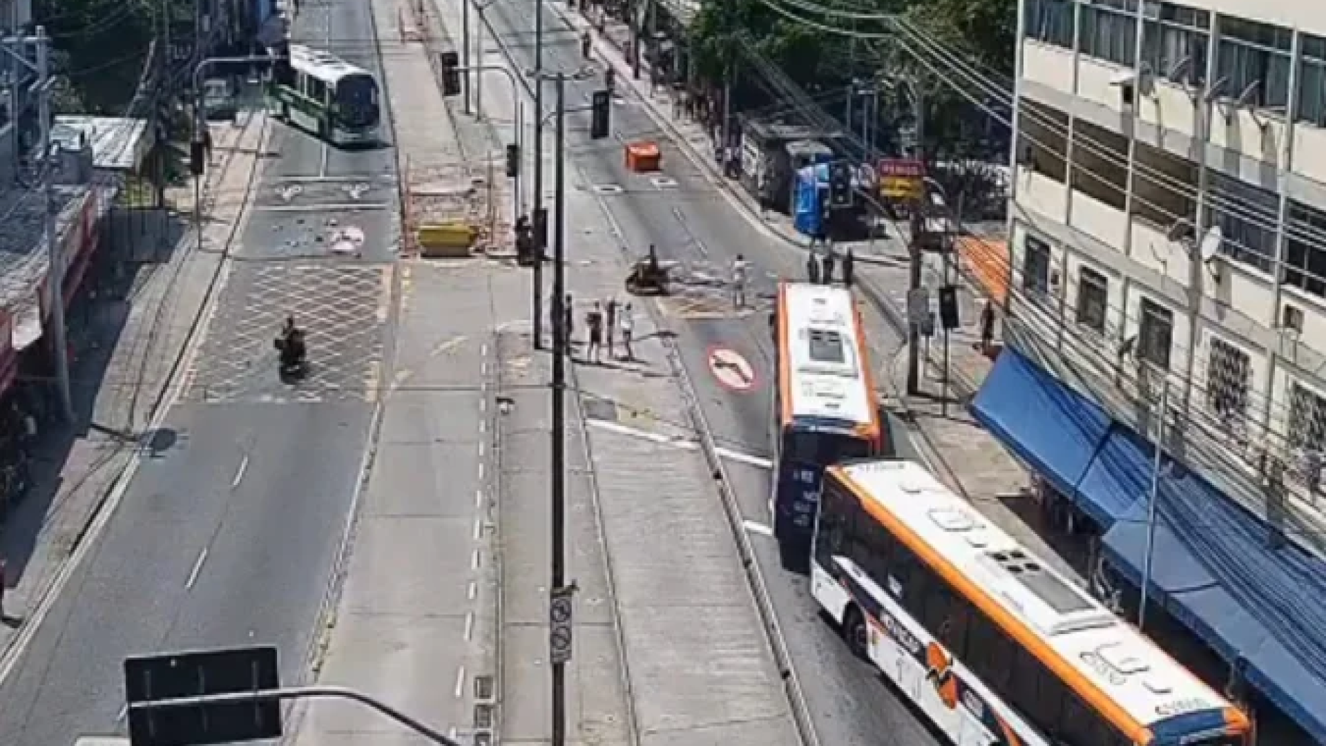 Durante o confronto um suspeito foi baleado  -  (crédito: Reprodução/Redes sociais)