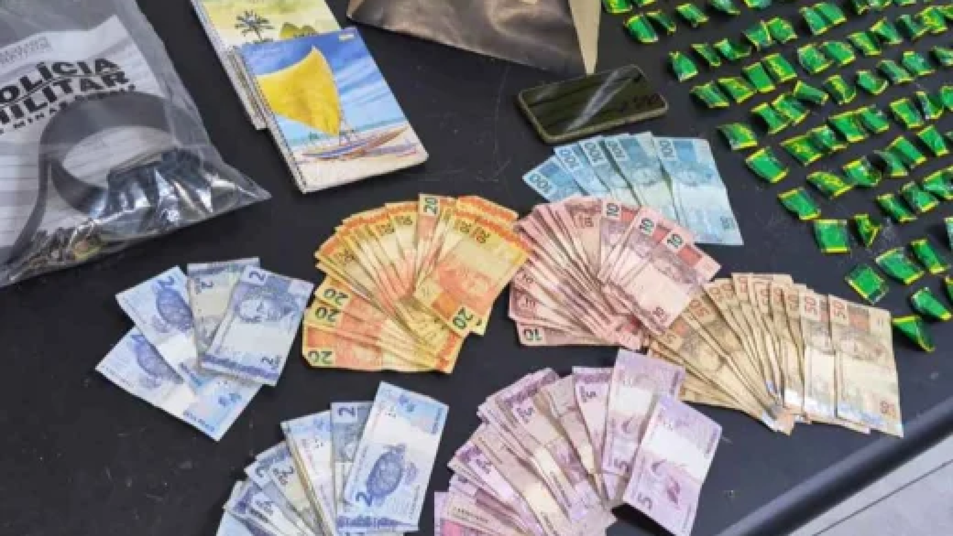 Idosa de 73 anos &eacute; presa com 120 papelotes de coca&iacute;na -  (crédito: Leo Soares/Divulga&ccedil;&atilde;o)