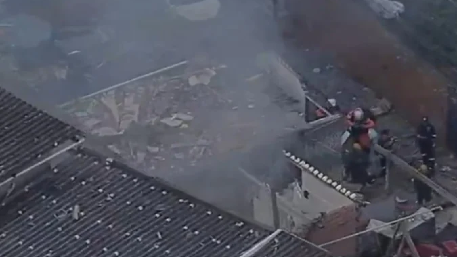 O impacto da explosão arremessou moradores, quebrou vidros e causou o colapso de estruturas -  (crédito: Reprodução/Twitter/X/@GloboNews)