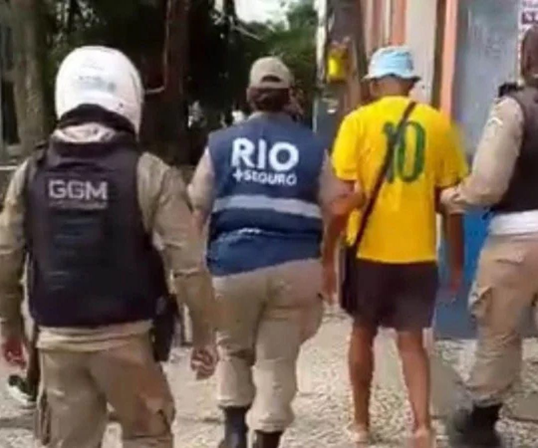 Clientes que presenciaram o ato de racismo acionaram a Guarda Municipal -  (crédito: Reprodução/Guarda Municipal)