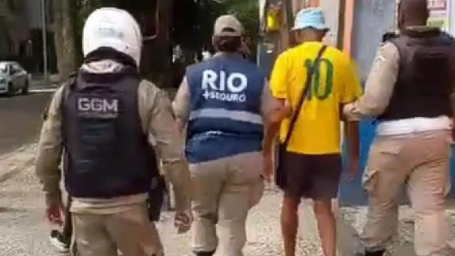 Clientes que presenciaram o ato de racismo acionaram a Guarda Municipal -  (crédito: Reprodução/Guarda Municipal)