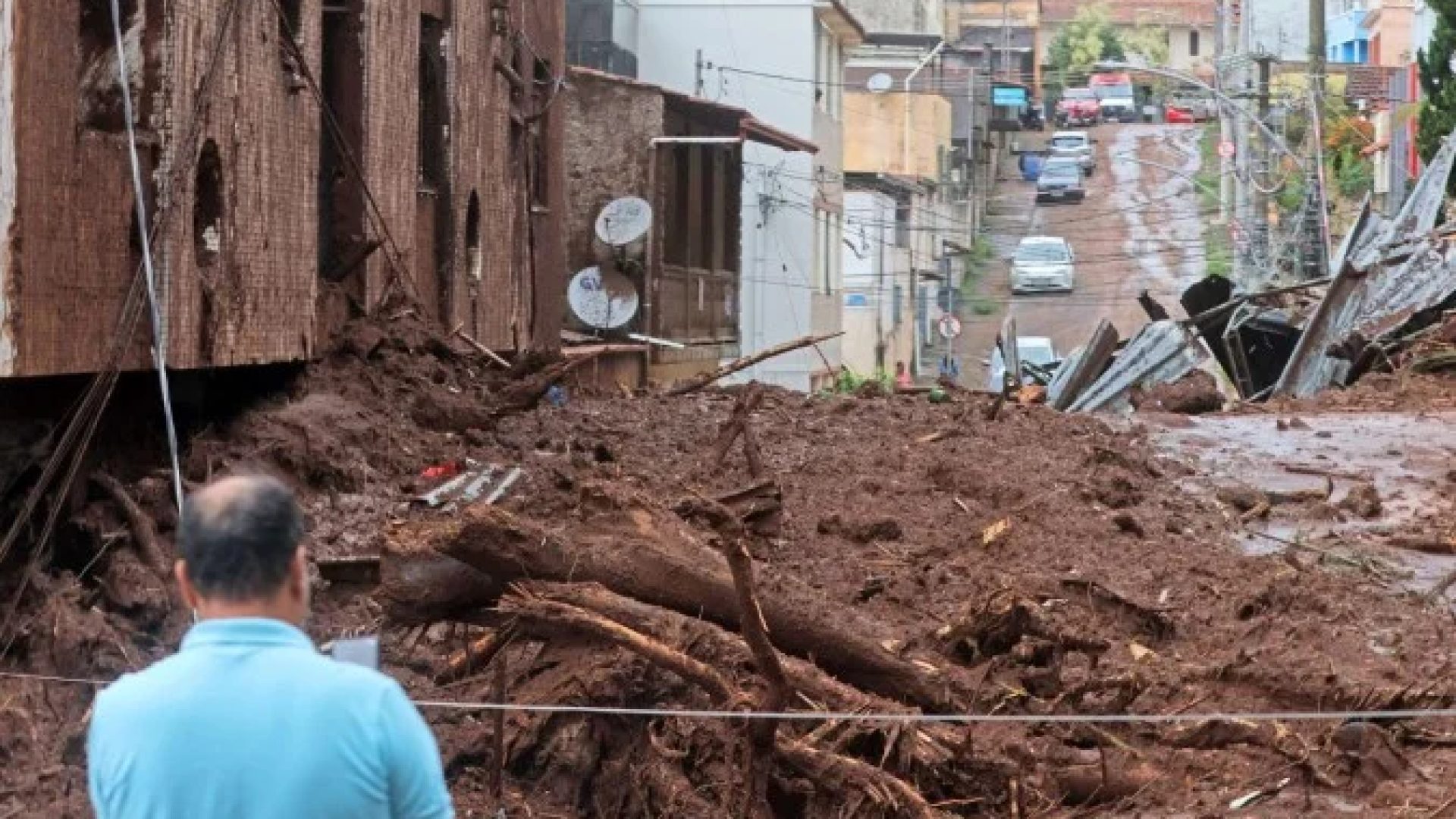 A doença infecciosa febril aguda é transmitida principalmente pela urina de ratos em enchentes e lama -  (crédito:  Leonardo Costa/Tribuna de Minas)