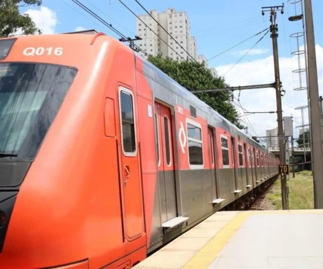 A investigação foca no descarrilamento de um trem, denúncias de portas abertas em movimento e a morte de um funcionário eletrocutado -  (crédito: Rovena Rosa/Agência Brasil)