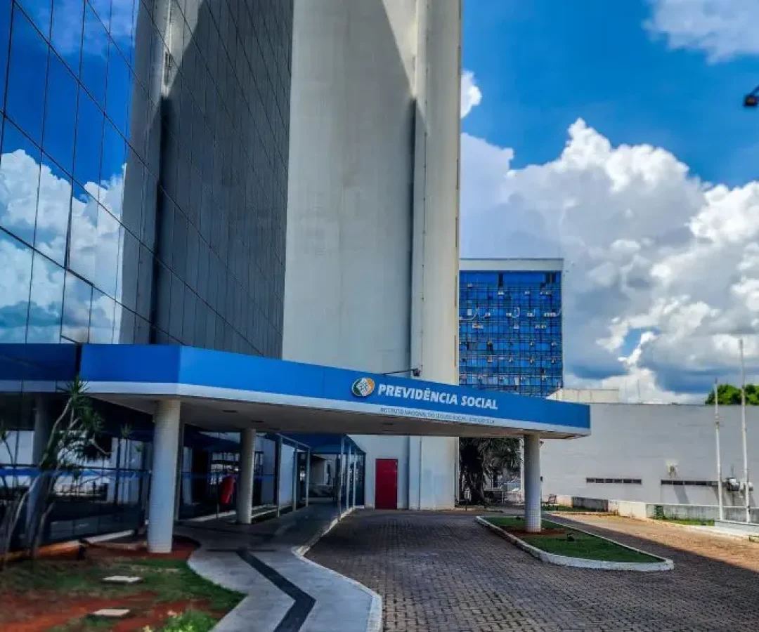 A mudança busca reforçar a identificação dos segurados, reduzir fraudes e modernizar o acesso aos serviços do INSS -  (crédito: Rafa Neddermeyer/Agência Brasil)