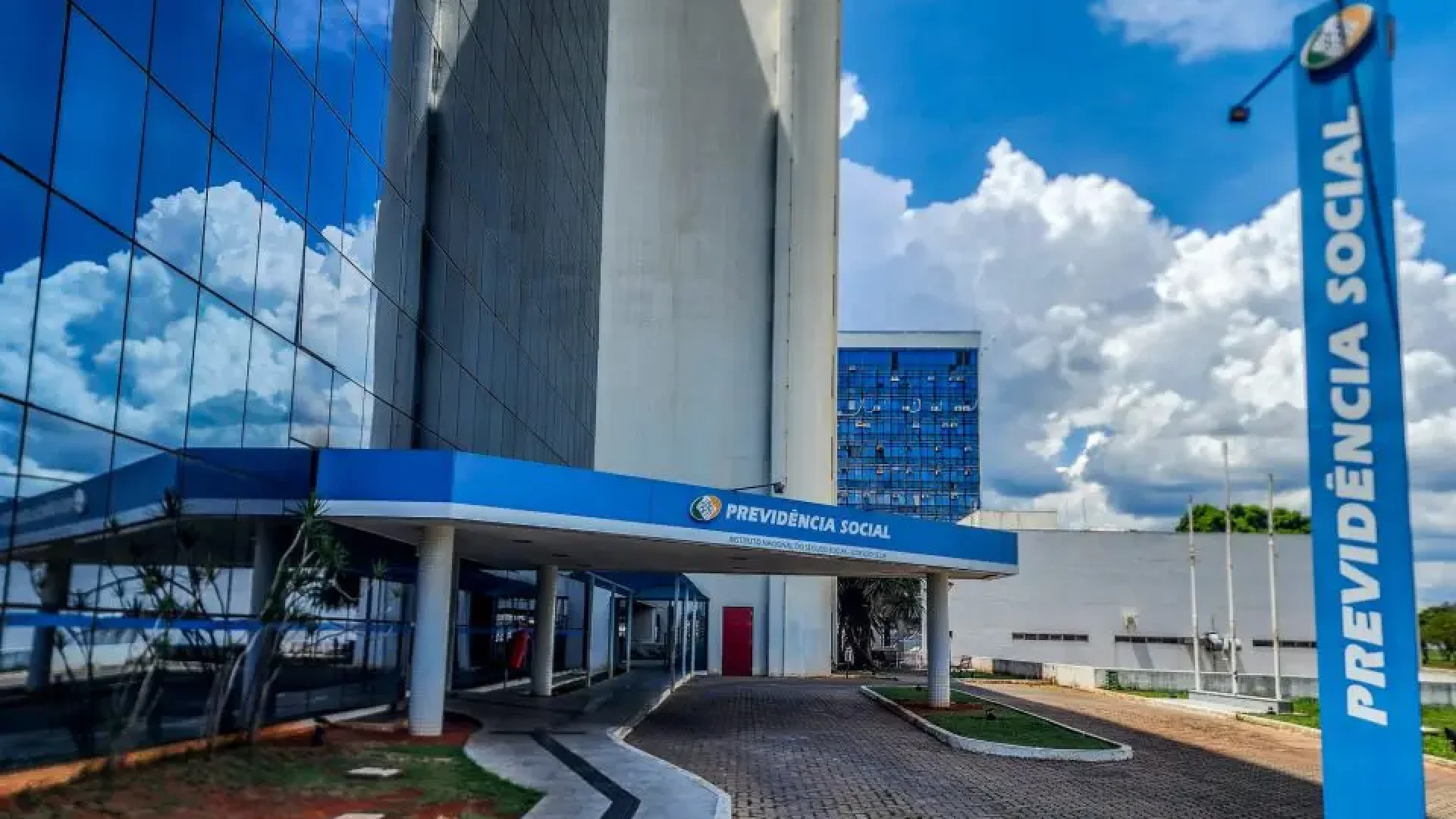 A mudança busca reforçar a identificação dos segurados, reduzir fraudes e modernizar o acesso aos serviços do INSS -  (crédito: Rafa Neddermeyer/Agência Brasil)