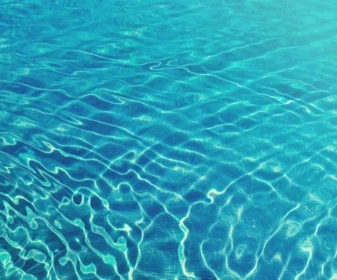 Piscina recebeu, em um dia, cloro para uma semana -  (crédito: Lee Jeffs/Unsplash)