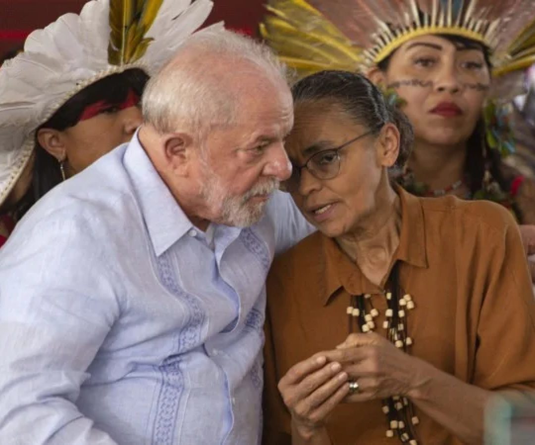 Lula e Marina Silva durante o Acampamento Terra Livre em Brasília, em 2023 -  (crédito:  Marcelo Camargo/Agência Brasil)
