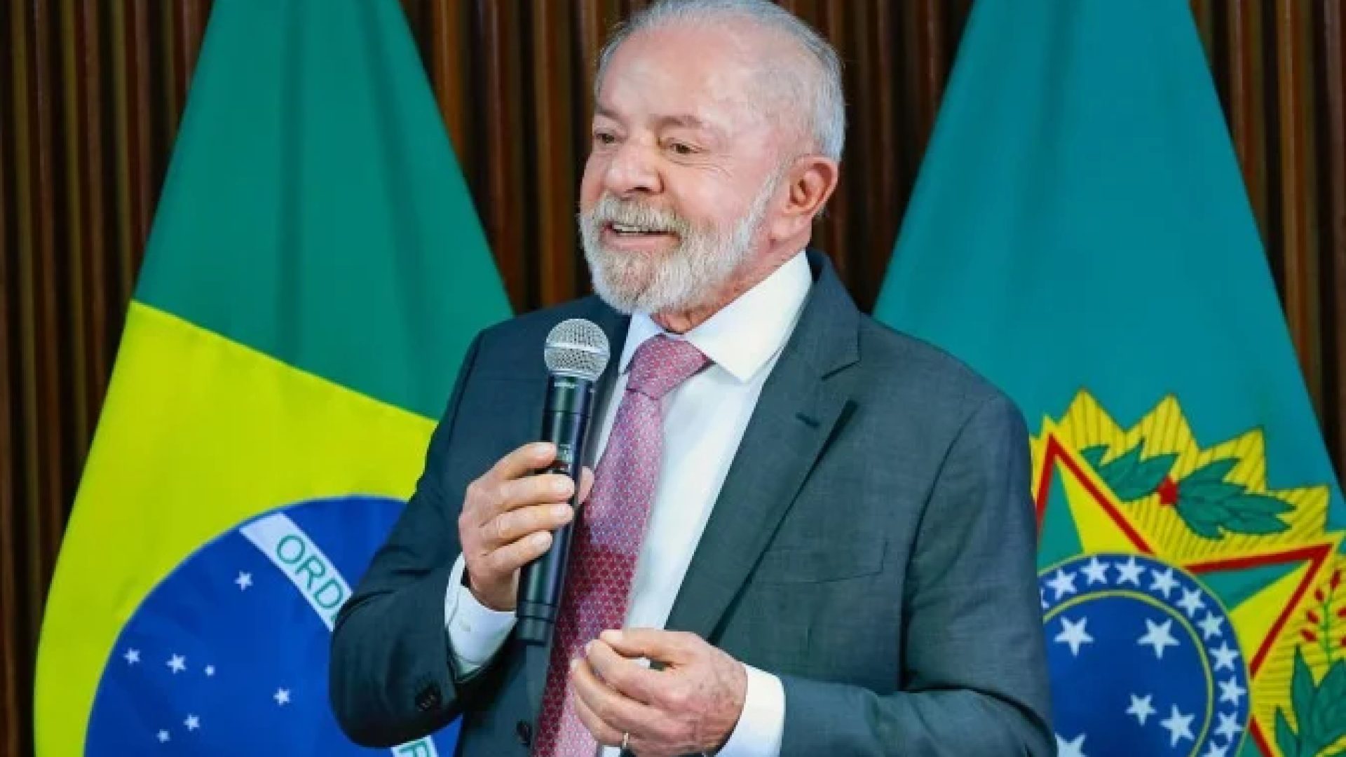 Lula sanciona lei que cria 24 mil cargos para o Executivo Federal