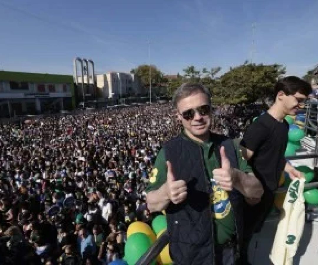 Ministro do STF André Mendonça participa da 33ª edição da Marcha para Jesus, em São Paulo, em junho: valorização do estilo de vida cristão      -  (crédito: Paulo Pinto/Agência Brasil)
