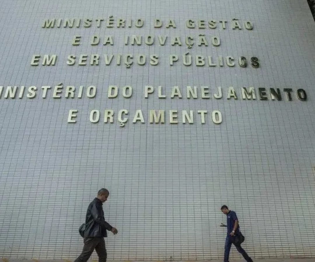Nomeações estão condicionadas à existência de vagas e à disponibilidade orçamentária e financeira -  (crédito: Rafa Neddermeyer/Agência Brasil)