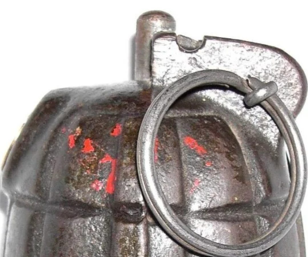 Ilustração da granada usada na tentativa de intimidação: objeto é proibido no Brasil -  (crédito: Reprodu&ccedil;&atilde;o/Wikimedia Commons)