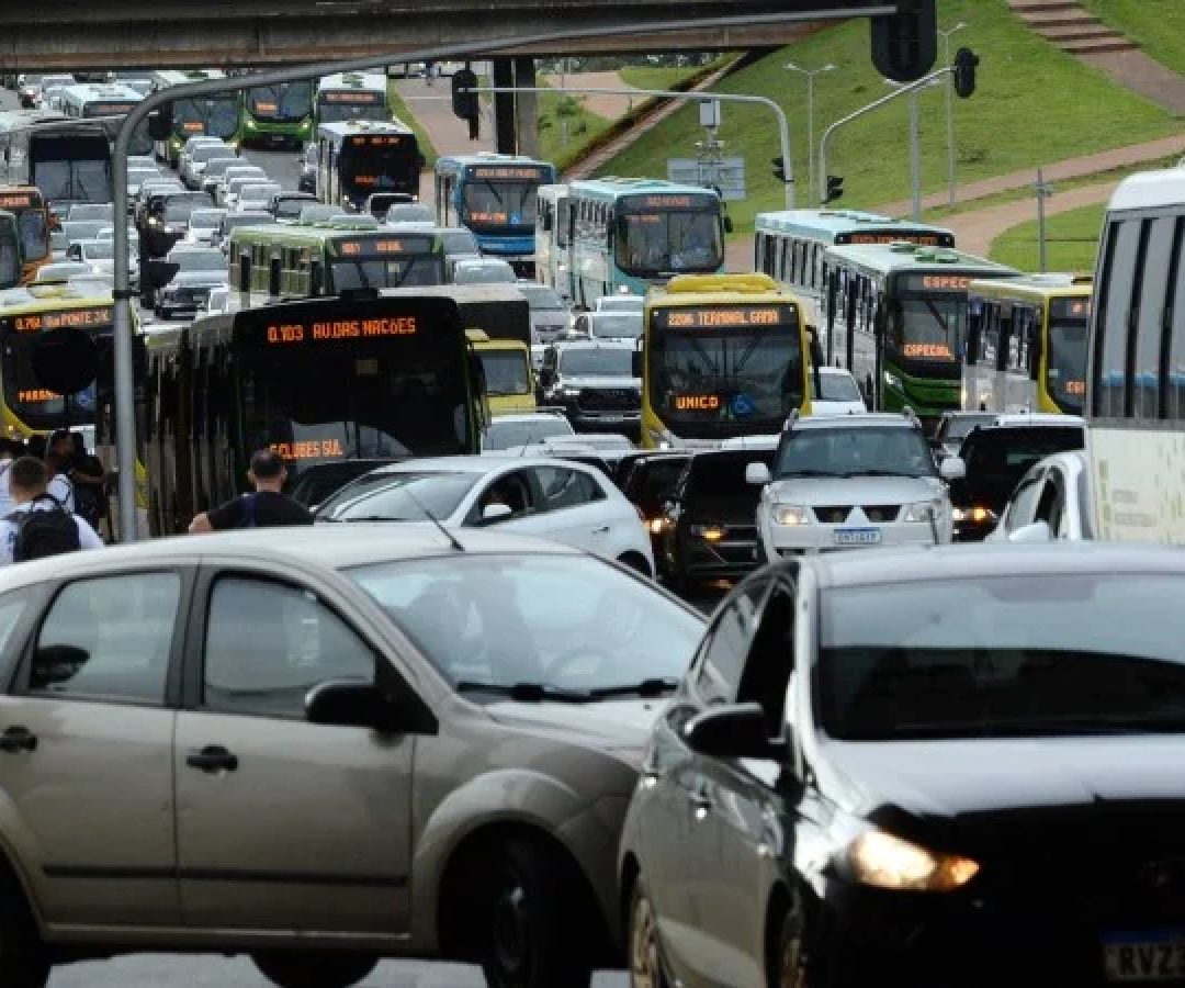 Texto prevê uma série de benefícios para bons condutores, como descontos em impostos, taxas de licenciamento, seguros e estacionamentos -  (crédito: Minervino Júnior/CB/D.A.Press)