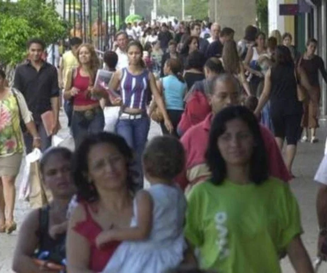 A população brasileira, de 203 milhões de pessoas, tornou-se ainda mais feminina -  (crédito: Agência Brasil/Divulgação)