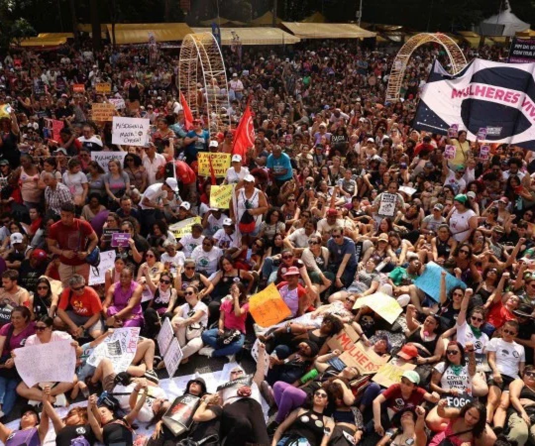 Levante das mulheres inunda as ruas e as redes do Brasil