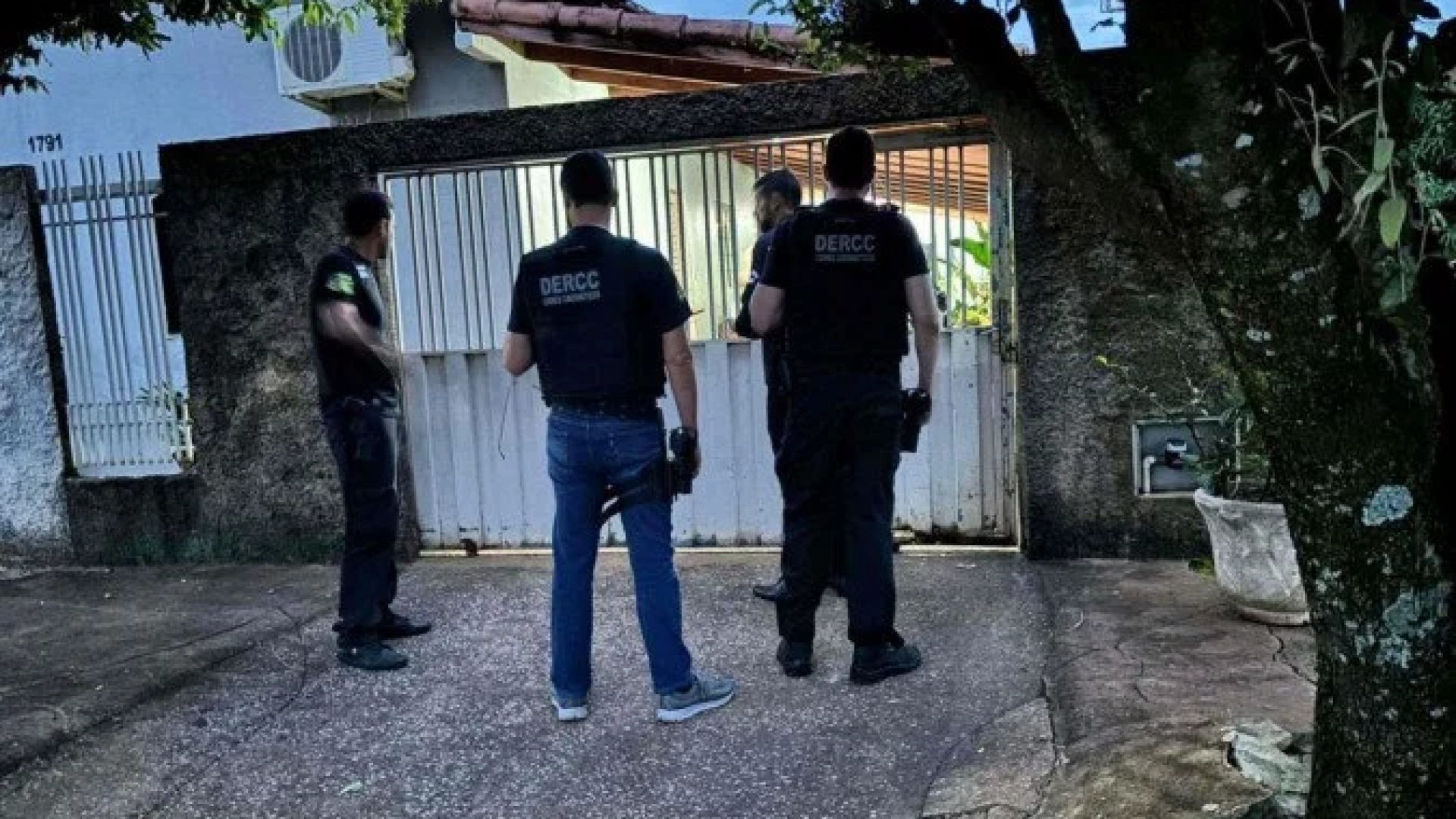Ordens judiciais de busca e apreensão da operação que investiga fraudes em mandados de prisão foram cumpridas pela polícia em Goiás, no Distrito Federal e em Minas Gerais -  (crédito: Divulgação/Polícia Civil do Goiás)
