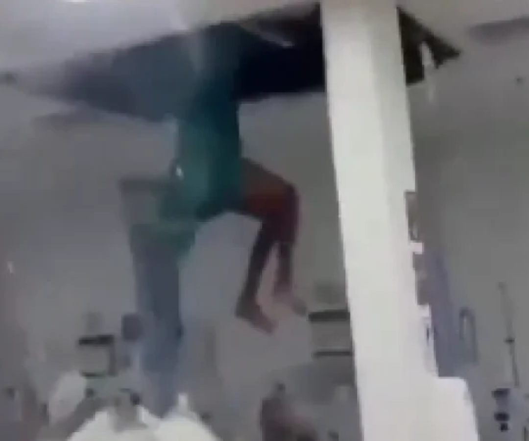 Paciente em surto tenta fuga, sobe no teto e sofre queda em hospital no Rio de Janeiro  -  (crédito: Reprodução)