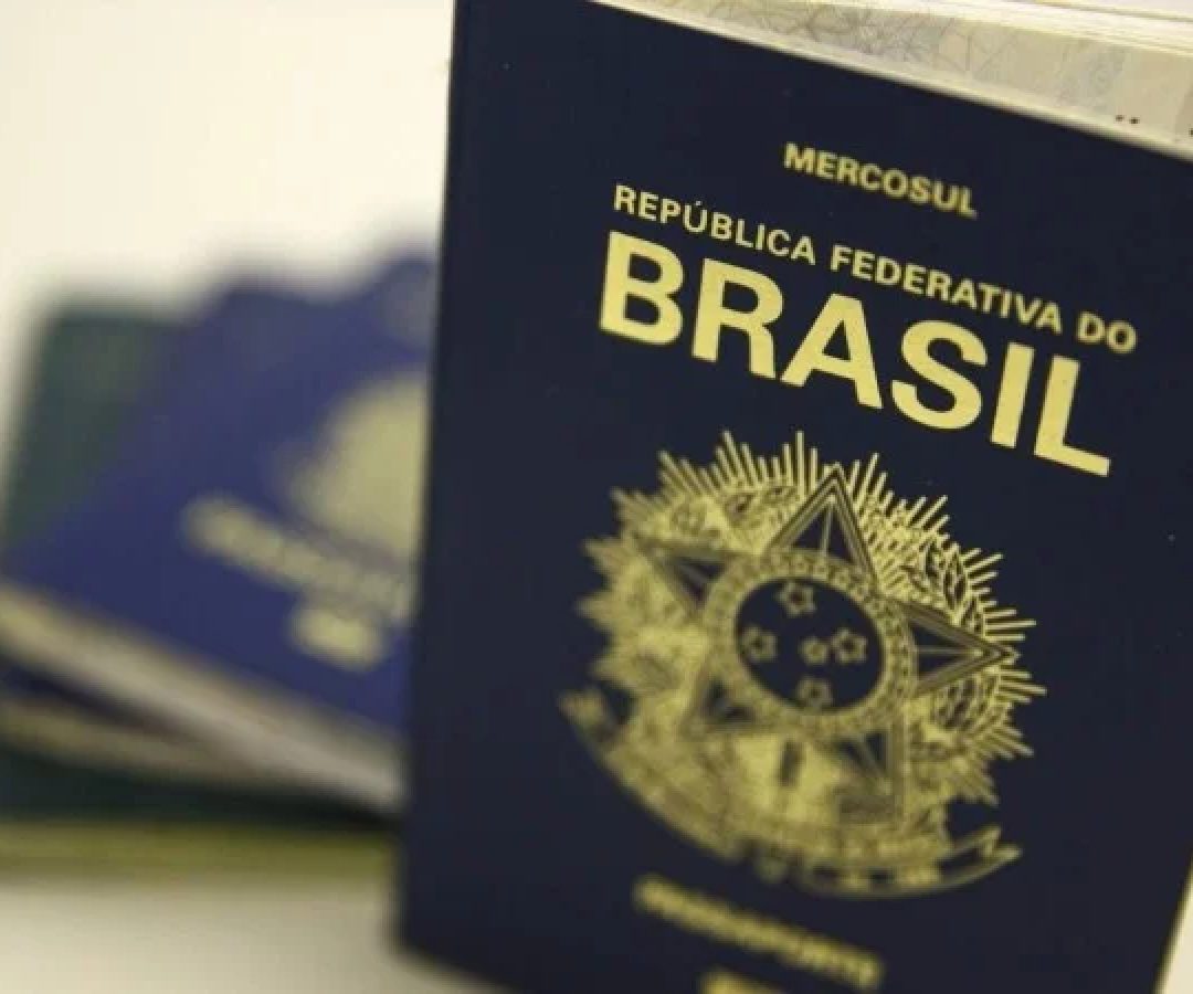 Em 2025, a taxa padrão para emissão de um passaporte comum é de R$ 257,25 -  (crédito: Marcelo Camargo/Agência Brasil)