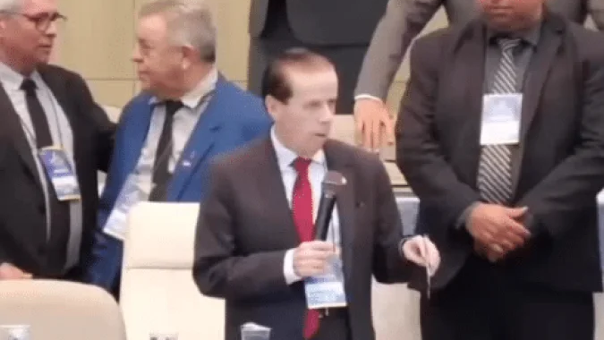 Pastor diz que foliões de escola