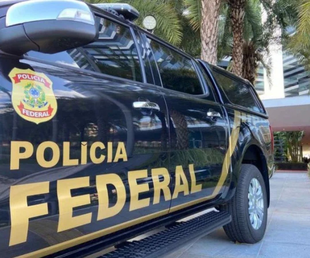 Segundo a PF, os policiais militares investigados teriam se aproveitado das prerrogativas da farda e da função pública para favorecer organizações criminosas que atuam na região -  (crédito: Reprodu&ccedil;&atilde;o/Pol&iacute;cia Federal)