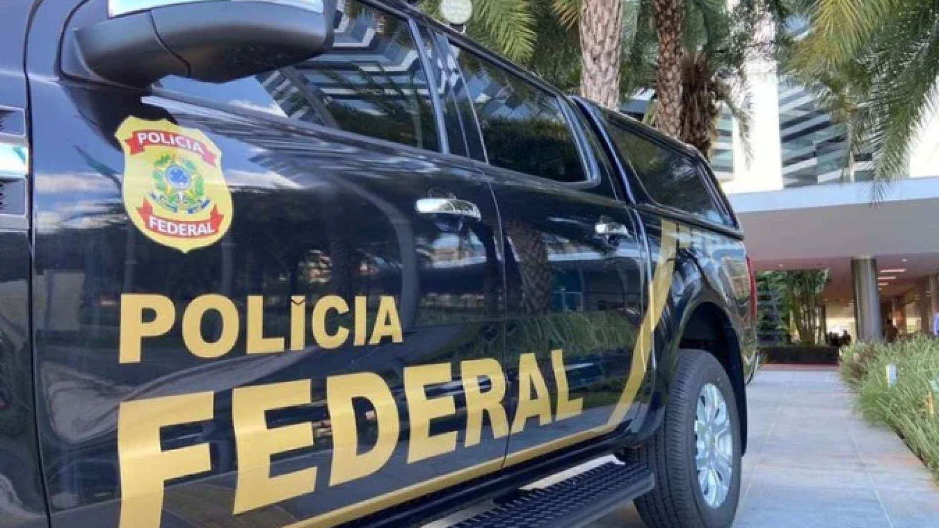 Segundo a PF, os policiais militares investigados teriam se aproveitado das prerrogativas da farda e da função pública para favorecer organizações criminosas que atuam na região -  (crédito: Reprodu&ccedil;&atilde;o/Pol&iacute;cia Federal)
