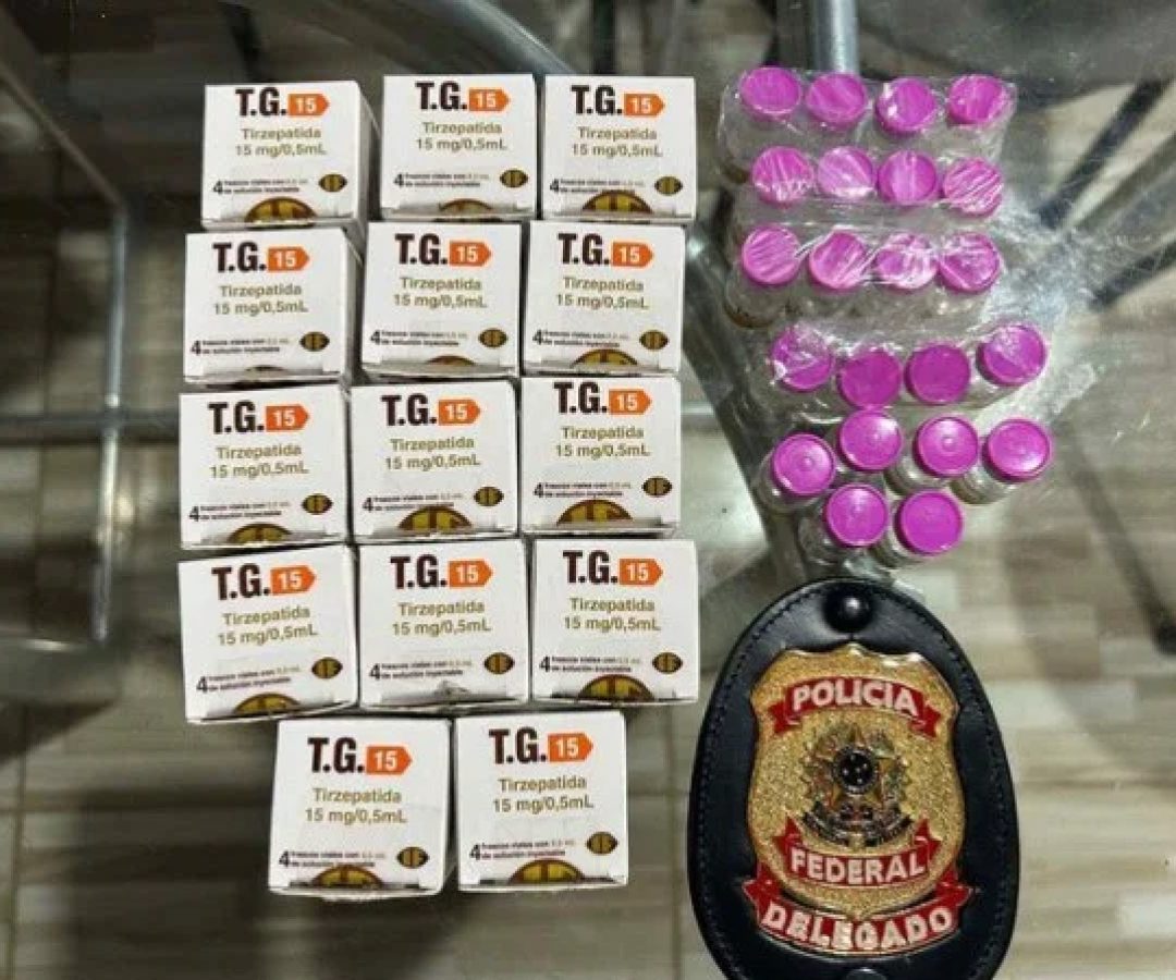 Segundo a PF, os elementos reunidos indicam, em tese, a prática dos crimes de importação, guarda e comercialização de medicamentos sem registro no órgão de vigilância sanitária competente -  (crédito: Divulgação/PF )