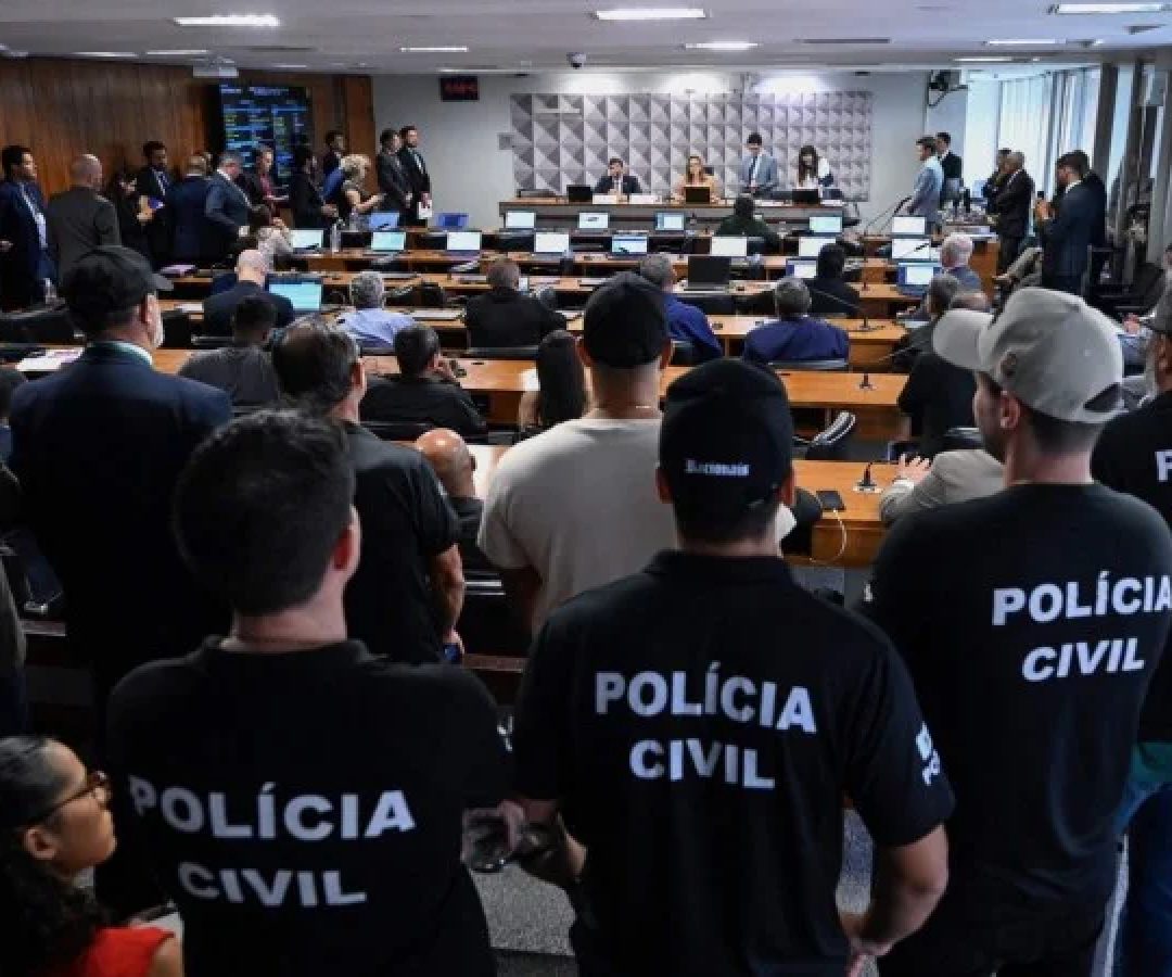 A nova legislação, publicada nesta terça-feira (28/4), já está em vigor e abrange a Polícia Militar (PMDF), o Corpo de Bombeiros Militar (CBMDF) e a Polícia Civil (PCDF), além de militares dos ex-Territórios Federais -  (crédito: Carlos Moura/Agência Senado)