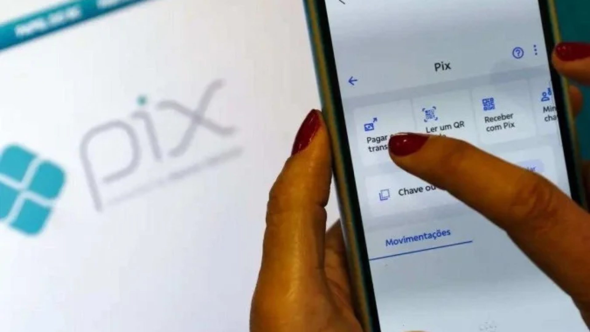 Usuários também relataram nas redes sociais que o PIX estava fora do ar ou apresentava funcionamento irregular -  (crédito: Bruno Peres/Agência Brasil)