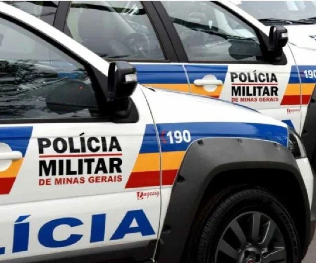 A mãe da criança chegou a receber voz de prisão no local, mas não pode ser conduzida a uma delegacia por causa do estado de saúde -  (crédito: Reprodução/PMMG)