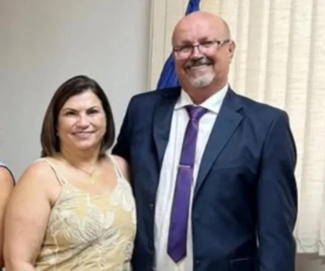 O prefeito de Vista Alegre do Alto, Nelson Antonio Rozani, e a primeira-dama da cidade, Fátima Rozani, morreram em um acidente de trânsito na noite dessa segunda-feira (23/3) -  (crédito: Reprodução/Redes Sociais)