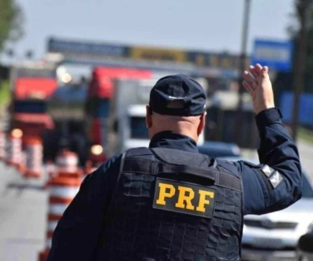 A PRF também identificou infrações graves: 5.320 ultrapassagens irregulares, 4.342 casos de uso incorreto do cinto de segurança e 75 detenções por embriaguez -  (crédito: MJSP)