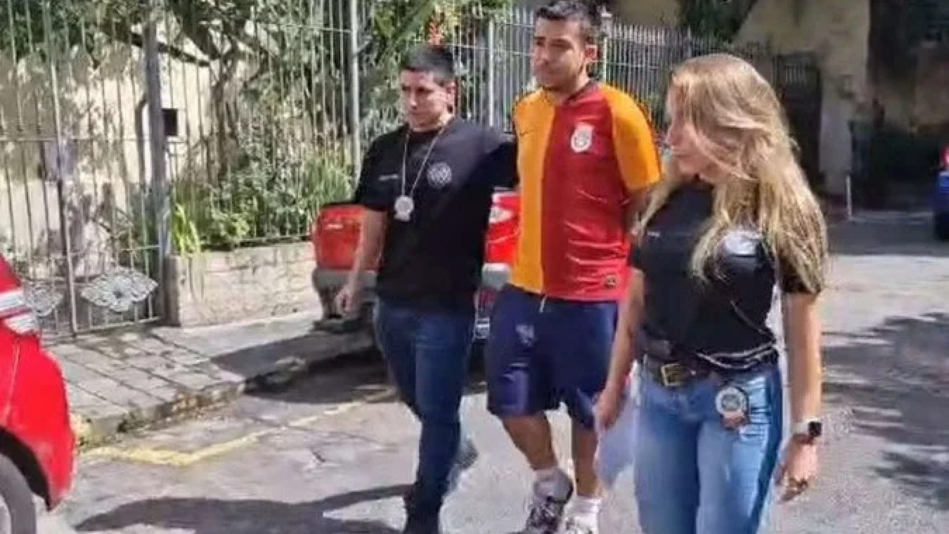 Polícia prende estudante universitário por estupro de adolescente em bar  -  (crédito: Reprodução)