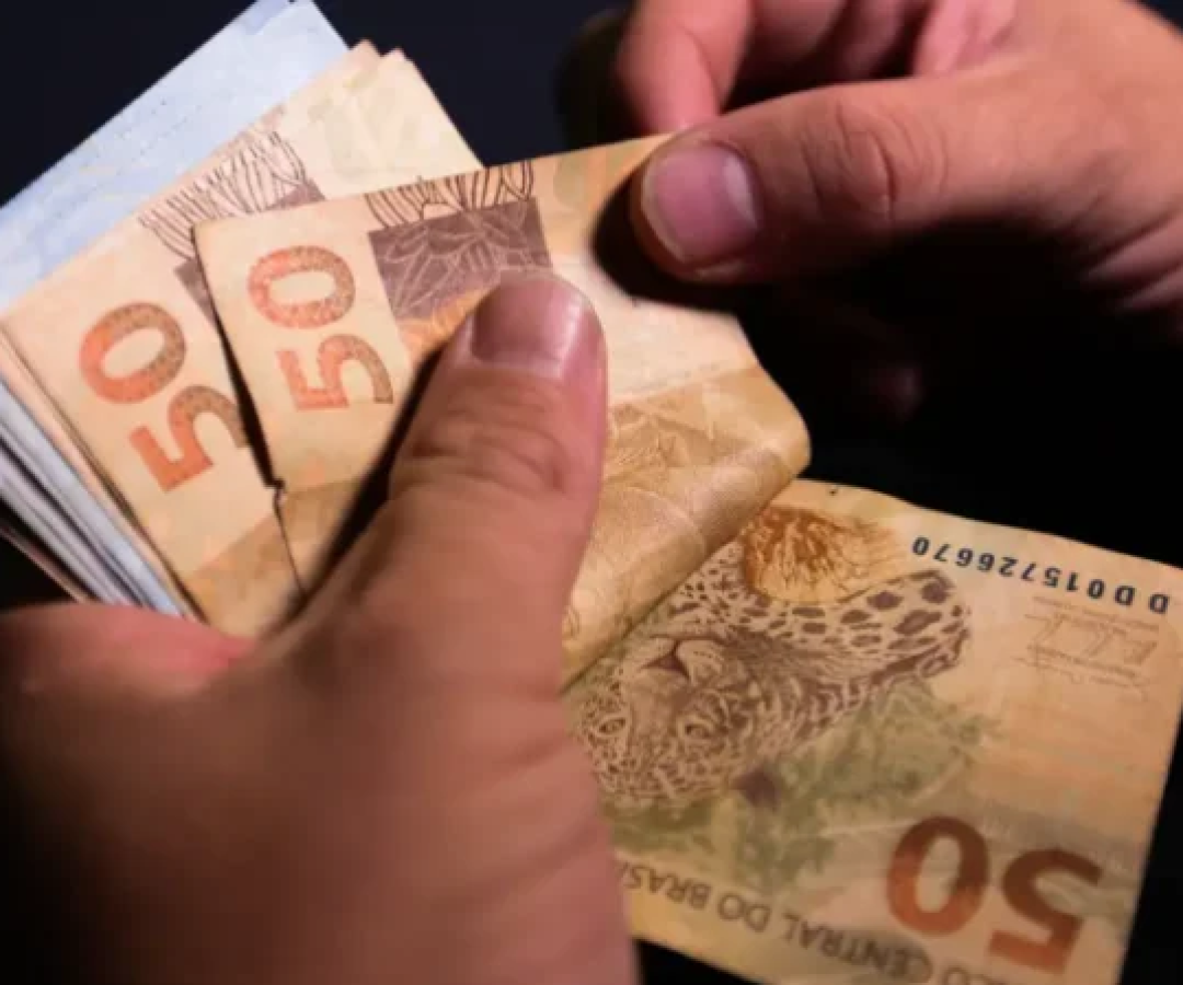 Bolo de notas de dinheiro -  (crédito: Marcello Casal Jr./Agência Brasil)