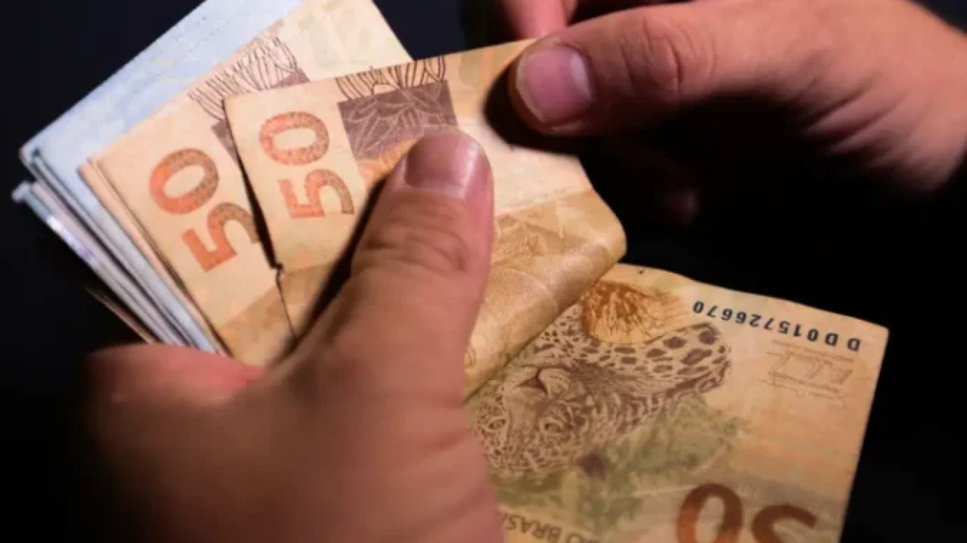 Bolo de notas de dinheiro -  (crédito: Marcello Casal Jr./Agência Brasil)