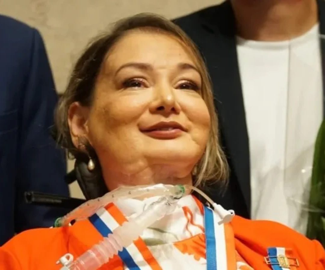 Luciana ficou tetraplégica aos 19 anos, após ser vítima de uma bala perdida, e convivia com sequelas do episódio -  (crédito: Reprodução/Instagram @luciananovaesoficial)
