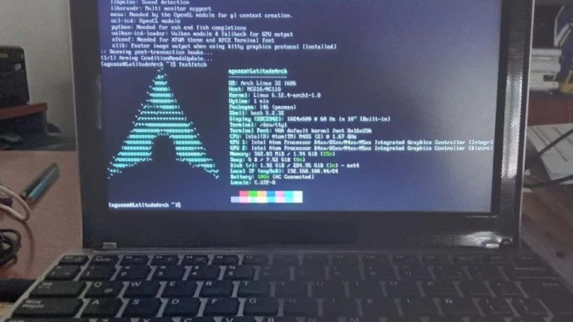 Notebook com o sistema Arch Linux 32 instalado. O programa não teria condições de adotar várias determinações previstas pelo ECA Digital -  (crédito: Reprodução/Redes sociais)