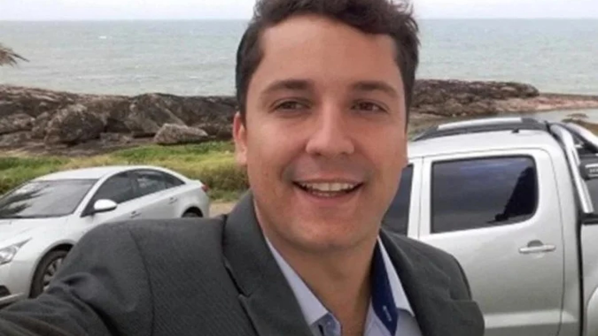 O médico veterinário Fernando Moreira Souto, de 36 anos, morreu no início da tarde desta segunda-feira (4/5) após o avião no qual estava bater um em prédio no Bairro Silveira, em BH -  (crédito: Redes sociais/Reprodução)