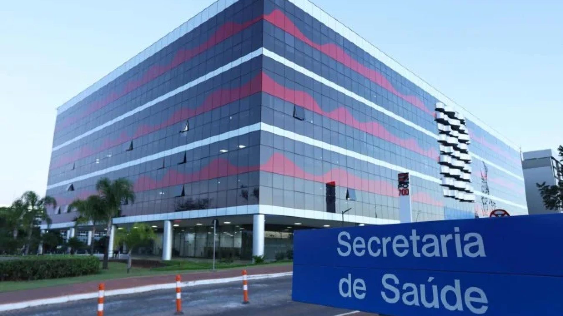 As inscrições devem ser feitas exclusivamente pela internet, por meio do site do Instituto Avalia - banca organizadora do processo seletivo, entre  23 de abril e 5 de maio. A taxa de inscrição é de R$ 26,01 -  (crédito: Sandro Ara&uacute;jo/ Ag&ecirc;ncia Sa&uacute;de DF)